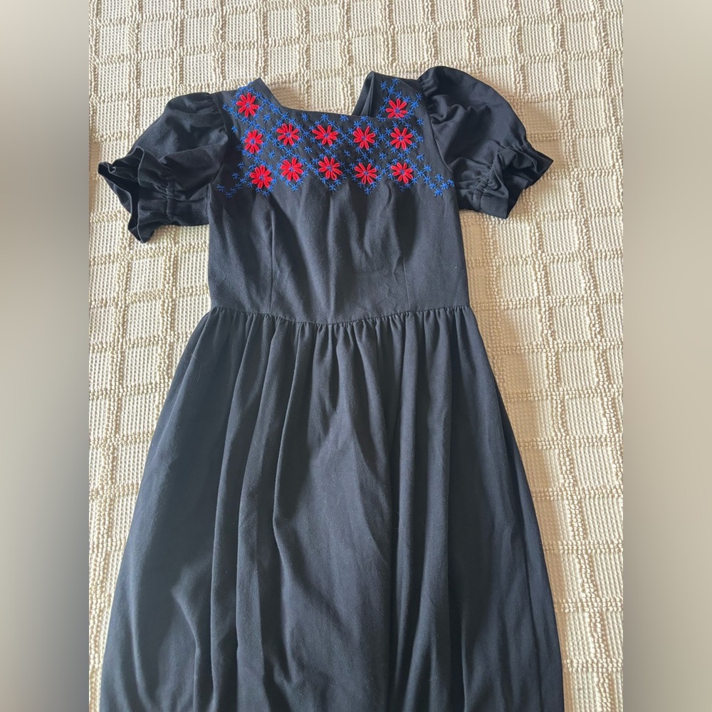 Casita de Wendy --Women’s dress with beautiful embroidery. Organic cotton